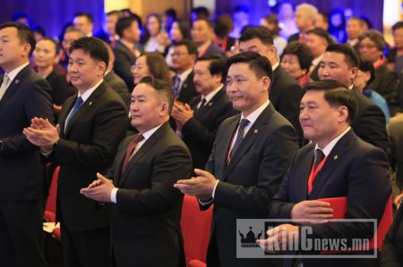 Монголын багш нарын VII их хуралд 22-91 насны 800 төлөөлөгч оролцож байна