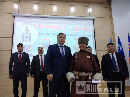 Дундговь аймагт төрийн дээд одон медалыг гардуулах ёслолын арга хэмжээ зохион байгуулагдлаа