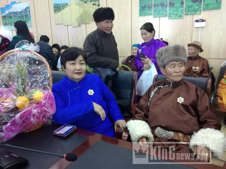 Дундговь аймагт төрийн дээд одон медалыг гардуулах ёслолын арга хэмжээ зохион байгуулагдлаа