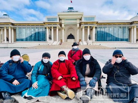 АН-ын гишүүдийн өлсгөлөн Төв талбайд үргэлжилж байна